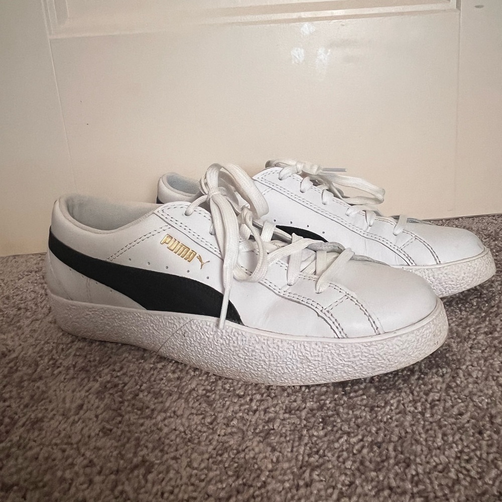 Women’s Puma sneakers 8.5